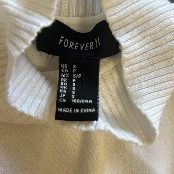 Turtle neck lightweight crop top - Picture 2 of 2